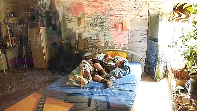 Snapshot of BongChannel chatting on 01/09/25, 09:37 BongChannel online show from 01/09/25, 09:37