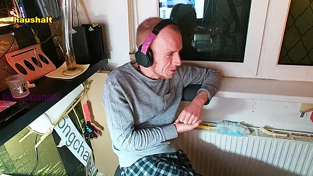 Snapshot of BongChannel chatting on 01/12/25, 06:28 BongChannel online show from 01/12/25, 06:28