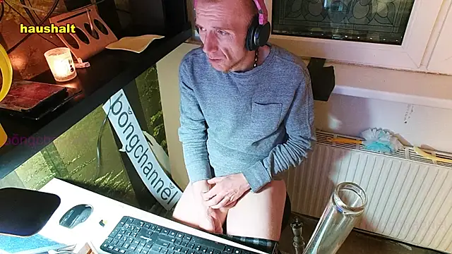 Snapshot of BongChannel chatting on 01/12/25, 09:30 BongChannel online show from 01/12/25, 09:30