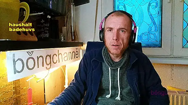 Snapshot of BongChannel chatting on 01/22/25, 04:12 BongChannel online show from 01/22/25, 04:12