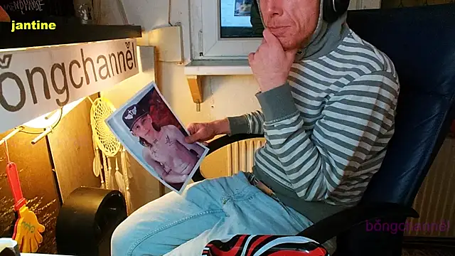 Snapshot of BongChannel chatting on 01/23/25, 01:19 BongChannel online show from 01/23/25, 01:19