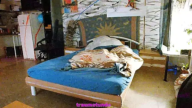 Snapshot of BongChannel chatting on 01/23/25, 10:32 BongChannel online show from 01/23/25, 10:32