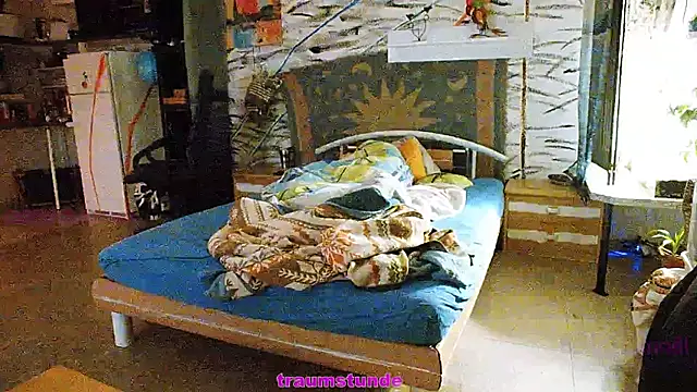 Snapshot of BongChannel chatting on 01/23/25, 01:35 BongChannel online show from 01/23/25, 01:35