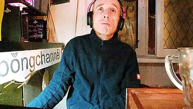 Snapshot of BongChannel chatting on 01/25/25, 09:25 BongChannel online show from 01/25/25, 09:25