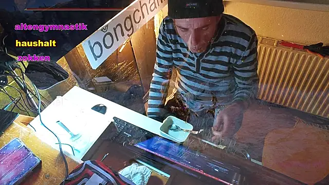 Snapshot of BongChannel chatting on 01/30/25, 01:22 BongChannel online show from 01/30/25, 01:22