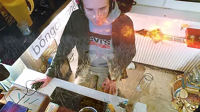 Snapshot of BongChannel chatting on 02/01/25, 10:13 BongChannel online show from 02/01/25, 10:13