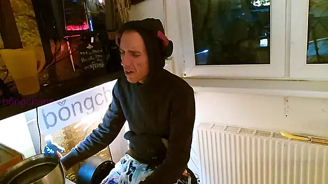 Snapshot of BongChannel chatting on 02/03/25, 12:04 BongChannel online show from 02/03/25, 12:04