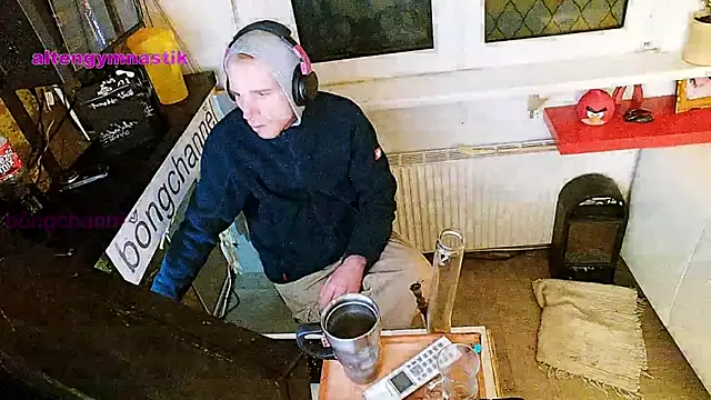 Snapshot of BongChannel chatting on 02/03/25, 08:24 BongChannel online show from 02/03/25, 08:24