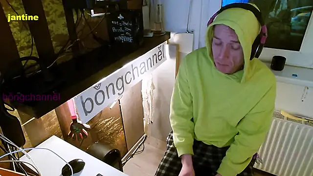 Snapshot of BongChannel chatting on 02/09/25, 10:00 BongChannel online show from 02/09/25, 10:00