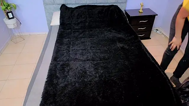 Lana stone  online show from 11/29/25, 03:31