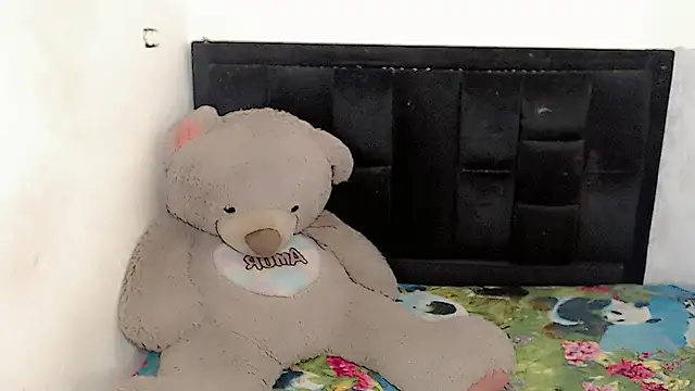 Michell Queen online show from 01/01/25, 03:56