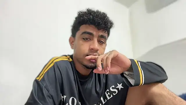 Snapshot of dominic_brandd23 chatting on 09/17/25, 09:16 dominic brandd23 online show from 09/17/25, 09:16