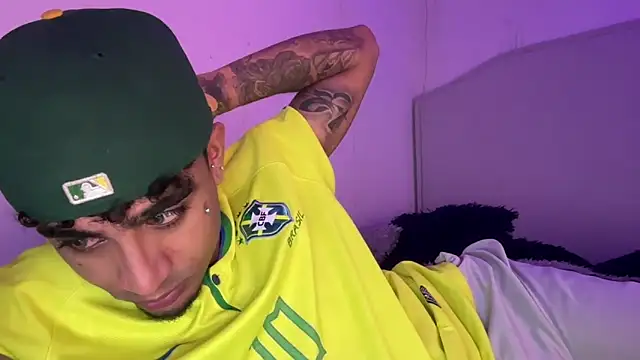 Snapshot of dominic_brandd23 chatting on 09/21/25, 02:35 dominic brandd23 online show from 09/21/25, 02:35