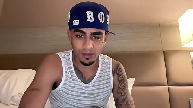 Snapshot of dominic_brandd23 chatting on 10/11/25, 06:12 dominic brandd23 online show from 10/11/25, 06:12