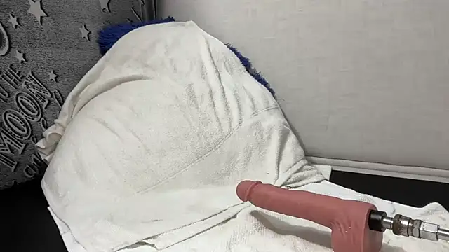 Snapshot of dominic_brandd23 chatting on 11/04/25, 05:06 dominic brandd23 online show from 11/04/25, 05:06