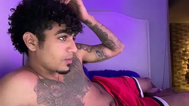 Snapshot of dominic_brandd23 chatting on 11/17/25, 07:58 dominic brandd23 online show from 11/17/25, 07:58