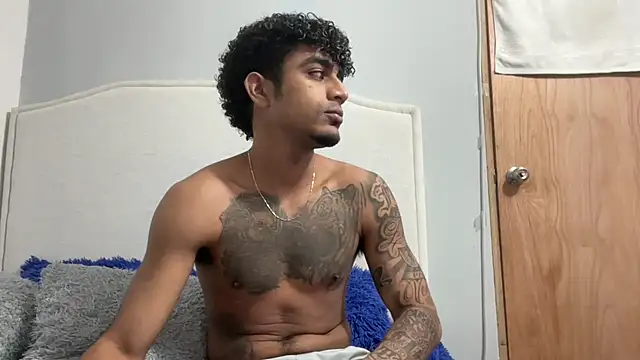 Snapshot of dominic_brandd23 chatting on 11/21/25, 05:00 dominic brandd23 online show from 11/21/25, 05:00