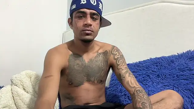 Snapshot of dominic_brandd23 chatting on 11/25/25, 11:54 dominic brandd23 online show from 11/25/25, 11:54