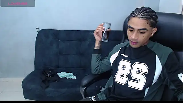 Snapshot of dominic_brandd23 chatting on 12/01/25, 04:28 dominic brandd23 online show from 12/01/25, 04:28