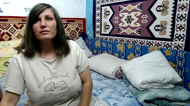 AdelineBlueEyes online show from 10/03/25, 11:07