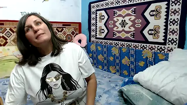 AdelineBlueEyes online show from 10/04/25, 11:41