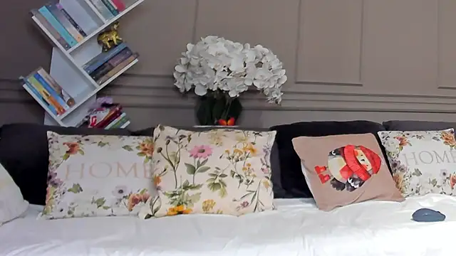 Deliciouslips online show from 11/04/25, 02:05