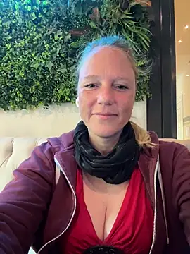 Snapshot of MoniqueLaFee chatting on 09/27/25, 07:57 MoniqueLaFee online show from 09/27/25, 07:57