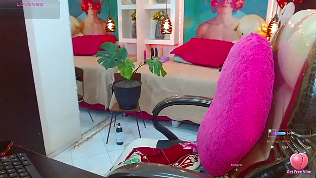 Snapshot of lorenapinto chatting on 10/20/25, 01:28 lorenapinto online show from 10/20/25, 01:28