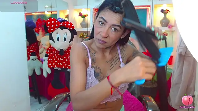 Snapshot of lorenapinto chatting on 10/24/25, 11:50 lorenapinto online show from 10/24/25, 11:50