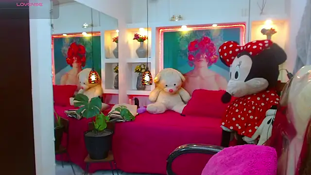 Snapshot of lorenapinto chatting on 10/28/25, 01:31 lorenapinto online show from 10/28/25, 01:31