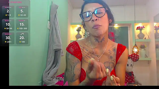 lorenapinto online show from 06/10/26, 04:12