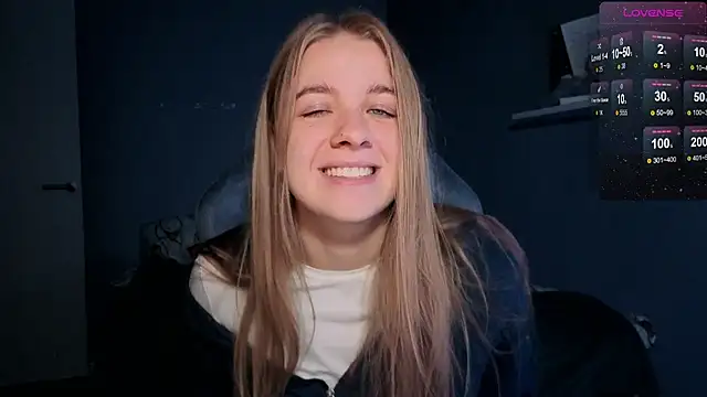 candy maggie online show from 10/30/25, 05:46