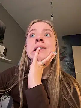 candy maggie online show from 11/19/25, 07:58