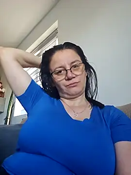 Snapshot of KristenVega chatting on 11/02/25, 06:49 KristenVega online show from 11/02/25, 06:49