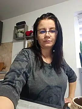 Snapshot of KristenVega chatting on 11/04/25, 08:57 KristenVega online show from 11/04/25, 08:57