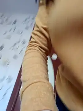 Snapshot of KristenVega chatting on 11/12/25, 12:27 KristenVega online show from 11/12/25, 12:27