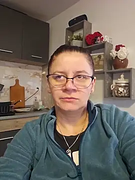 Snapshot of KristenVega chatting on 11/17/25, 07:47 KristenVega online show from 11/17/25, 07:47