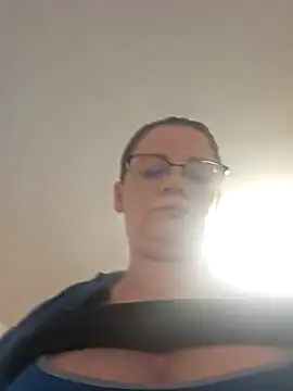 Snapshot of KristenVega chatting on 11/20/25, 08:58 KristenVega online show from 11/20/25, 08:58