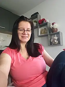 Snapshot of KristenVega chatting on 11/22/25, 08:13 KristenVega online show from 11/22/25, 08:13