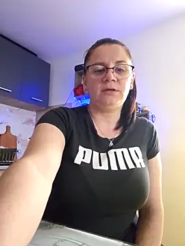 Snapshot of KristenVega chatting on 12/14/25, 01:49 KristenVega online show from 12/14/25, 01:49