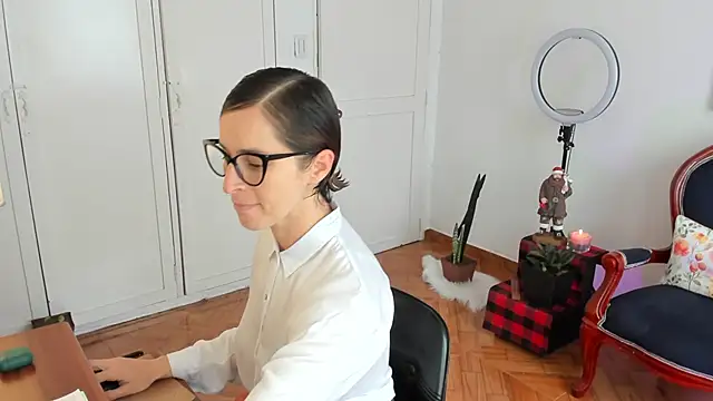 Snapshot of cuddlingbunny chatting on 11/30/25, 02:43 cuddlingbunny online show from 11/30/25, 02:43