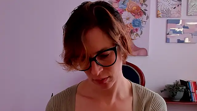 Snapshot of cuddlingbunny chatting on 12/05/25, 05:20 cuddlingbunny online show from 12/05/25, 05:20