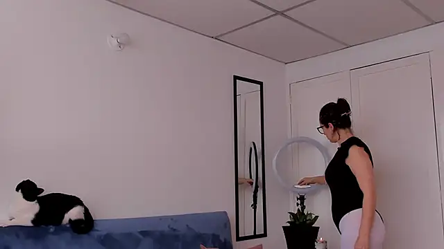 cuddlingbunny online show from 06/14/26, 07:49
