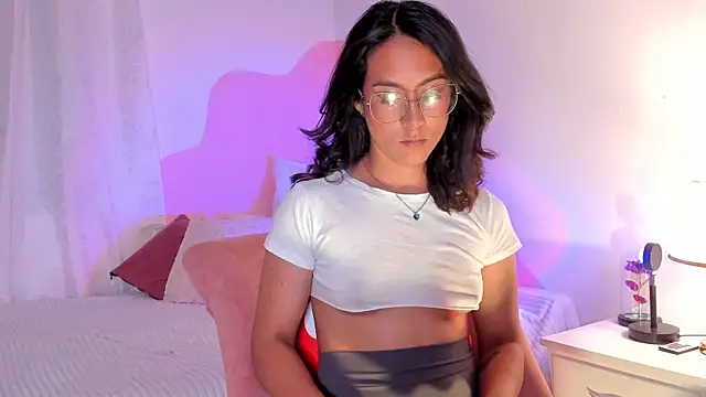 DaraBeckett online show from 12/14/25, 12:05