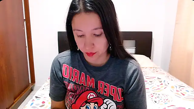 Snapshot of emely_sexx20 chatting on 12/02/24, 10:45 emely sexx20 online show from 12/02/24, 10:45