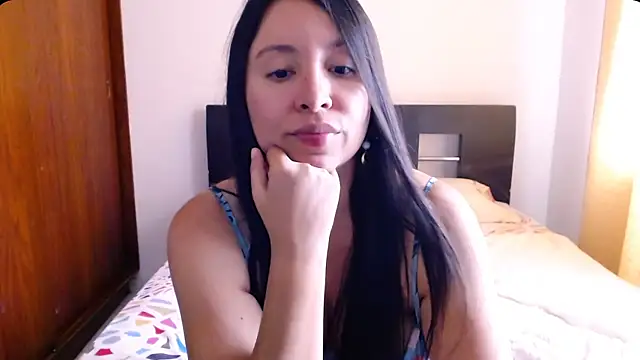 Snapshot of emely_sexx20 chatting on 12/09/24, 06:35 emely sexx20 online show from 12/09/24, 06:35