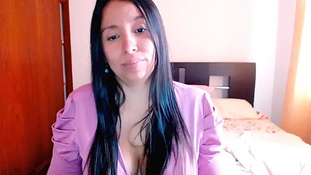 Snapshot of emely_sexx20 chatting on 12/15/24, 09:31 emely sexx20 online show from 12/15/24, 09:31