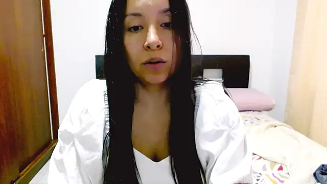 Snapshot of emely_sexx20 chatting on 12/16/24, 10:34 emely sexx20 online show from 12/16/24, 10:34