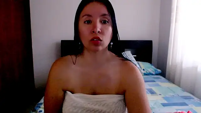 Snapshot of emely_sexx20 chatting on 01/22/25, 04:23 emely sexx20 online show from 01/22/25, 04:23