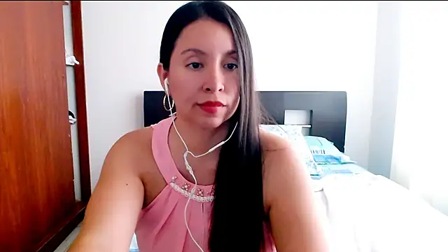 Snapshot of emely_sexx20 chatting on 02/02/25, 06:42 emely sexx20 online show from 02/02/25, 06:42